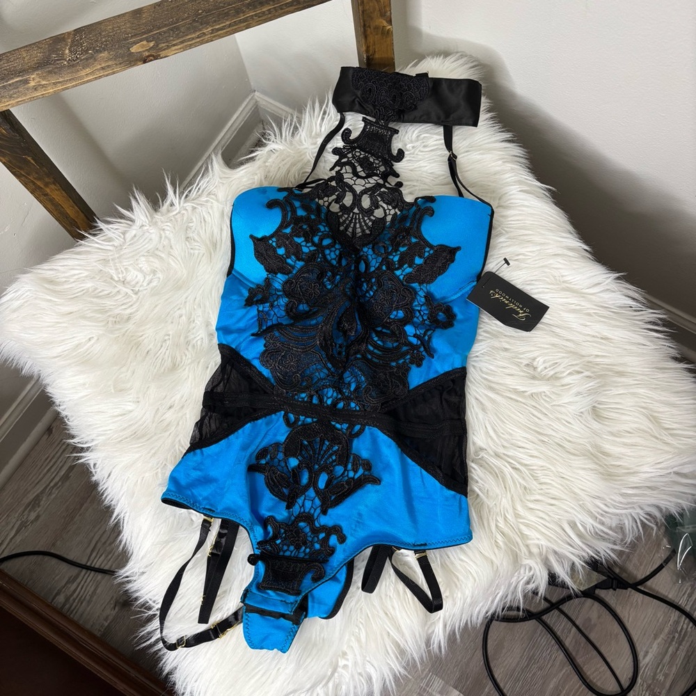 Fredrick’s of Hollywood Luxurious Black and Blue Lace Eliza Lingerie Outfit
